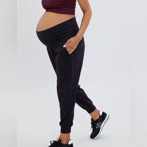 NWOT Ingrid and Isabel Over The Bump Maternity Black Jogger